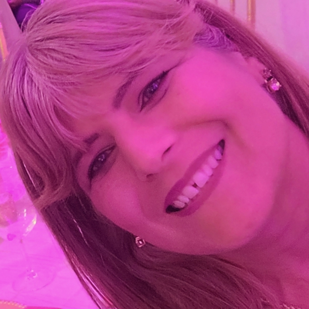 Meet your Posher, Adrienne